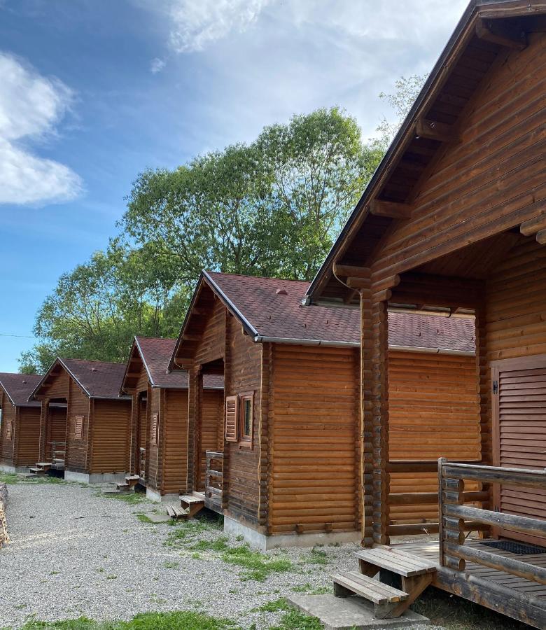 Gyopar Wooden Houses Izvoare  Exterior photo