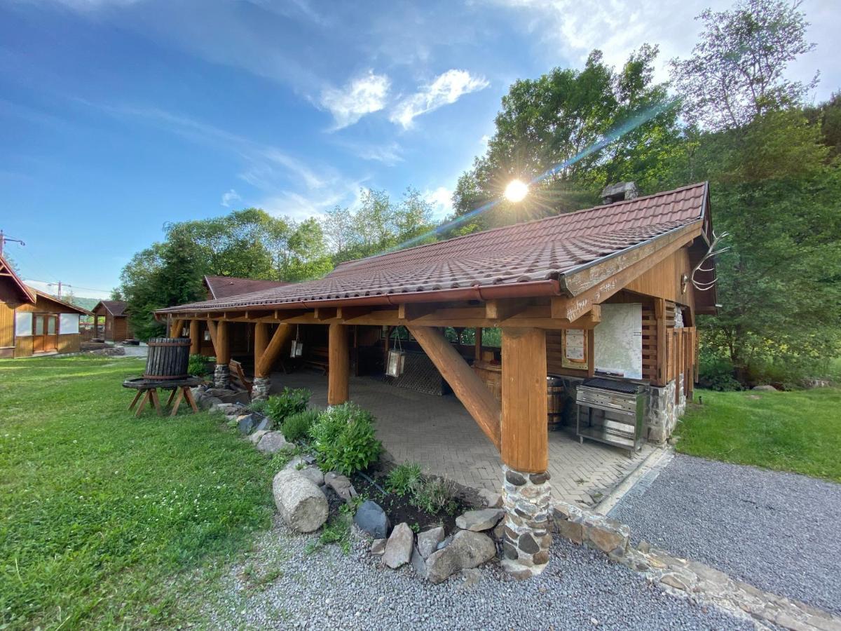 Gyopar Wooden Houses Izvoare  Exterior photo